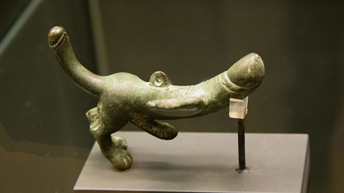 Phallic chimes from the Roman period